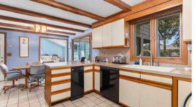 66 Foxglove Dr, Cranston, RI 02920 - photo 5