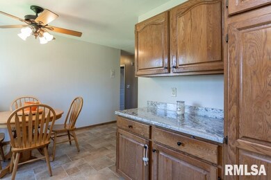 3216 W 16th St, Davenport, IA 52804 - photo 5