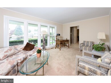 426 Hampshire Dr, Broomall, PA 19008 - photo 6