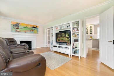 6204 Dunrobbin Dr, Bethesda, MD 20816 - photo 4