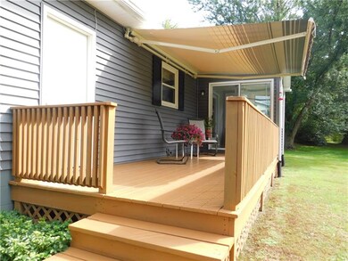 REAR DECK WITH RETRACTABLE AWNING