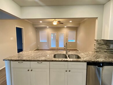 7102 Shady Arbor Ln, Houston, TX 77040 - photo 7