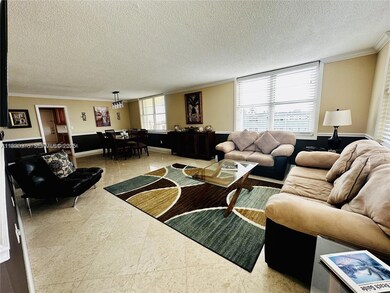 Oxford Towers unit 406, Hollywood, FL 33019 - photo 2