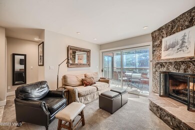 11 Living Room-min