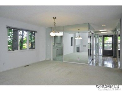 DINING WITH MIRRORED TOUCH