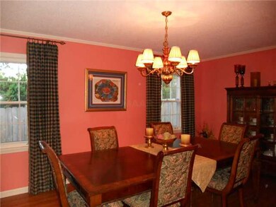 18x11 dining room holds lots of dinner guests. Pic