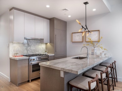 21-31 Shore Blvd unit 3A, Astoria, NY 11105 - photo 2