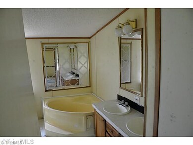 1202 Springtime Place, Siler City, NC 27344 - photo 5