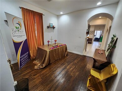 Open area to Office, Kitchen and bathroom