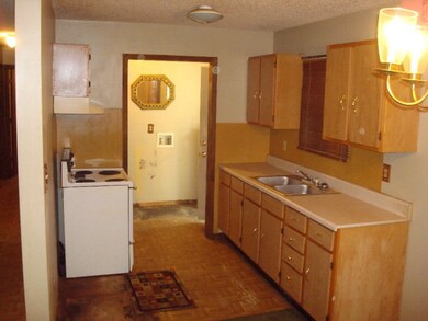 410 Perry St, Bainbridge, GA 39819 - photo 4