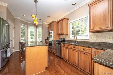 SS appliances, granite countertops, recessed light
