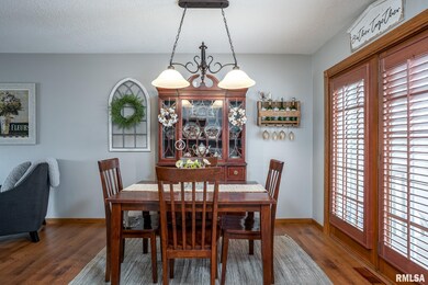 2806 E 35th St, Davenport, IA 52807 - photo 4