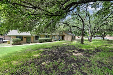 View of front facade with a front yard