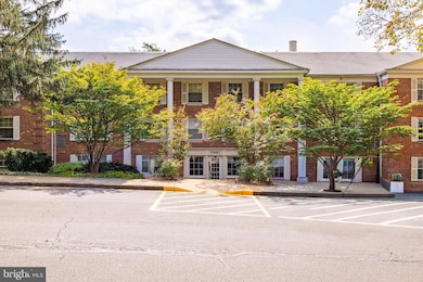 7621 Provincial Dr unit 304, McLean, VA 22102 - photo 3