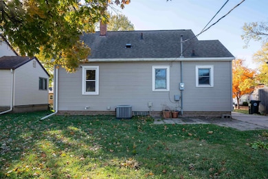 1811 Forest Ave, Waterloo, IA 50702 - photo 2