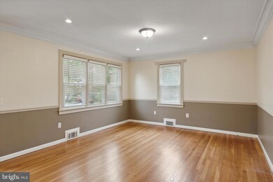 230 Forrest Ave, Folsom, PA 19033 - photo 3