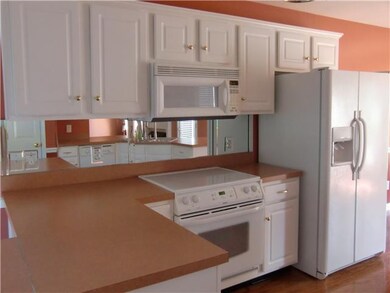 Mirrored backsplash