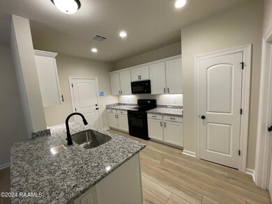 004 KITCHEN