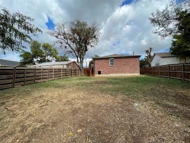 441 NE 5th St, Grand Prairie, TX 75050 - photo 6