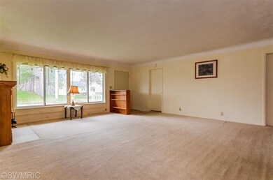 197 E Beech St, Cedar Springs, MI 49319 - photo 2