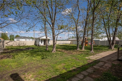 705 Poplar St, Edgewood, IL 62426 - photo 4