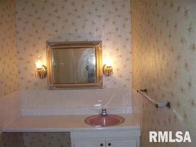 205 Half Moon St, Lincoln, IL 62656 - photo 7