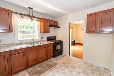 1118 Regent Niles Kitchen 4