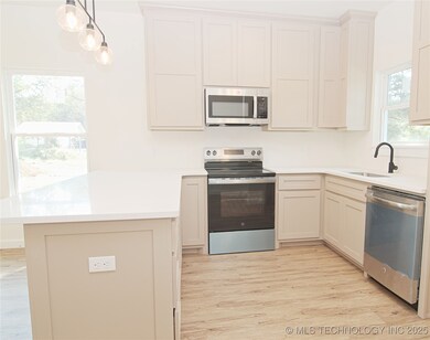 1004 N State St, Wagoner, OK 74467 - photo 7