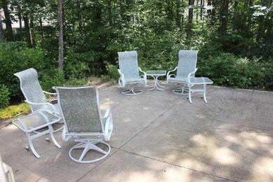 Patio/Deck. Enjoy peace and quiet...
