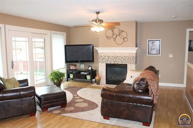 3605 SW Palmer Ct, Topeka, KS 66610 - photo 3