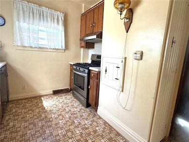 140 E Edison Ave, New Castle, PA 16101 - photo 7