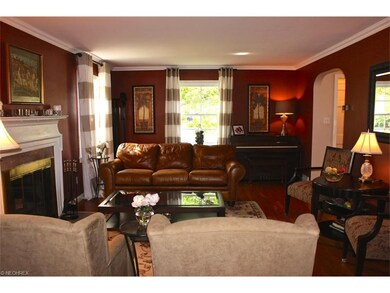 Crown molding, shining hardwood floors, arched ent