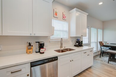 8402 James Franklin St, Houston, TX 77088 - photo 6