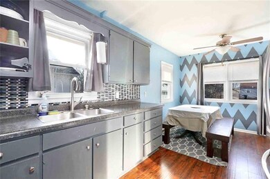 3916 13th St, Des Moines, IA 50313 - photo 2