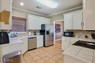 09-102 Middle Field Dr