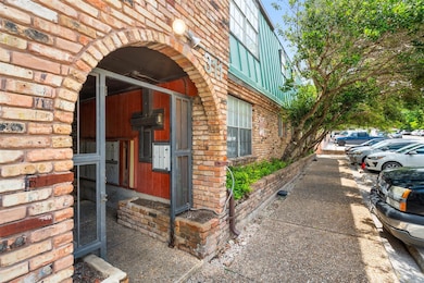 307 E 31st St unit 102, Austin, TX 78705 - photo 2