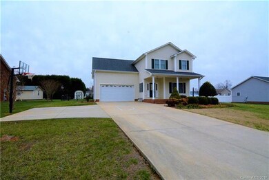 107 Glen Cross Dr, Statesville, NC 28625 - photo 2
