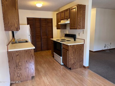 1905 Cambridge Manor Dr, Schenectady, NY 12302 - photo 5