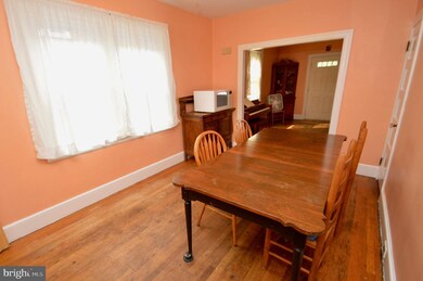 527 W 2nd St, Lansdale, PA 19446 - photo 5