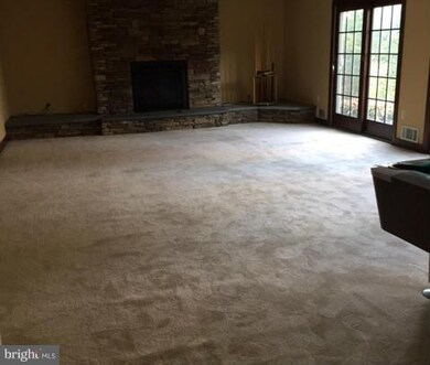 8403 Woodford Ct, Vienna, VA 22182 - photo 5