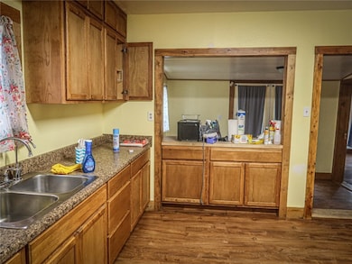 711 1st St W, Roundup, MT 59072 - photo 7