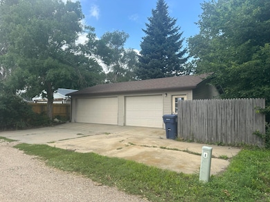 619 E 1st Ave, Mitchell, SD 57301 - photo 4