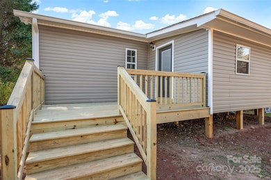 2422 Messer St, Valdese, NC 28690 - photo 7