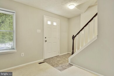 19116 Partridge Wood Dr, Germantown, MD 20874 - photo 2