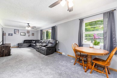 3128 Mcclain Dr, Cedar Falls, IA 50613 - photo 4