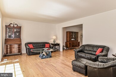 9106 Scott St, Springfield, VA 22153 - photo 2