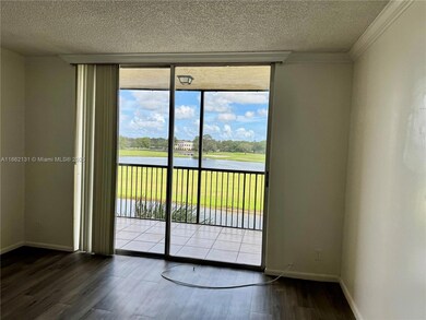 3100 W Rolling Hills Cir unit 310, Davie, FL 33328 - photo 6