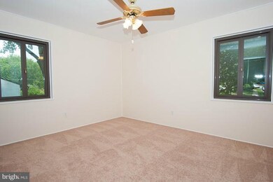 6113 Aura Ct, Falls Church, VA 22041 - photo 5