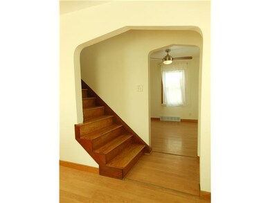 Entry/Foyer.