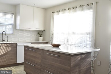 221 Victoria Ct unit 170, Doylestown, PA 18901 - photo 2